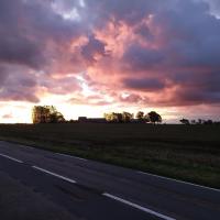 Le clos d'Albâtre au loin au soleil levant